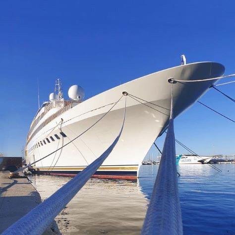 Le Megayacht  de 105m M/Y Lady Moura est actuellement amarré  à MARINA PORT DENIA (Alicante - ESPAGNE)