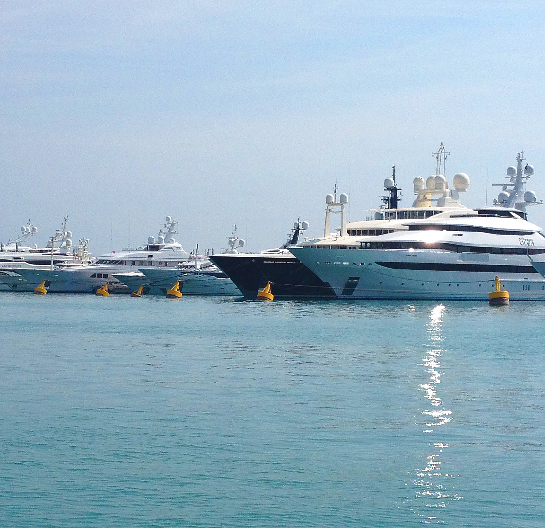 Places pour Superyachts sur Berth For Yacht
